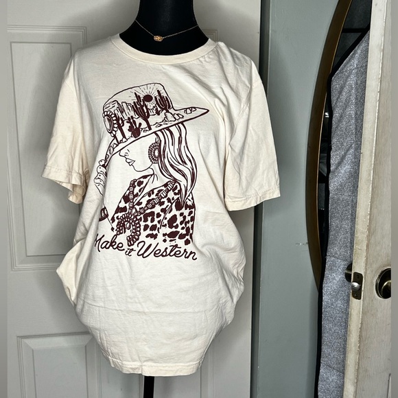 Western themed cream and brown tee shirt, medium - Picture 1 of 1